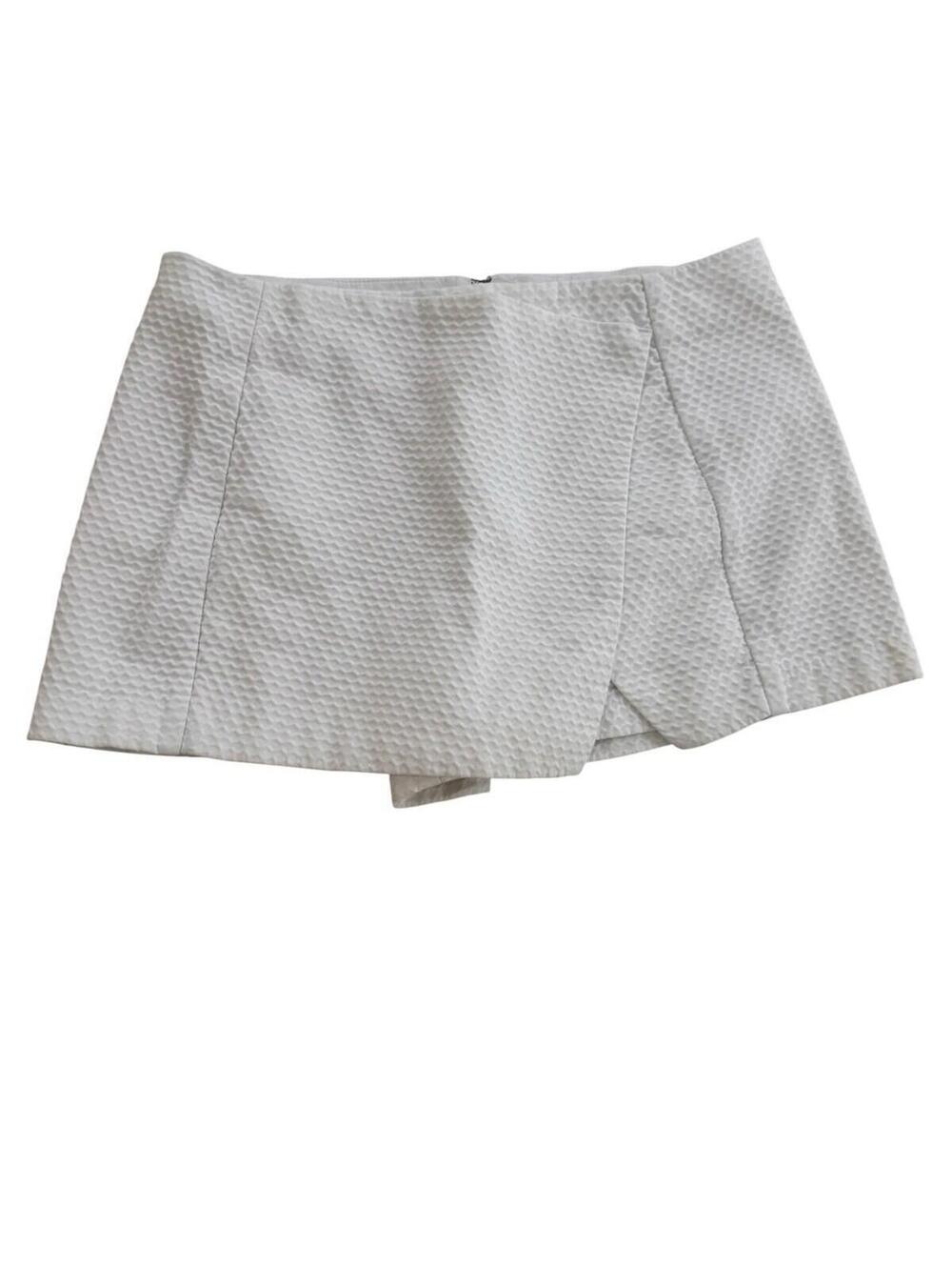 White Lilly Pulitzer Envelope Skort Size 4